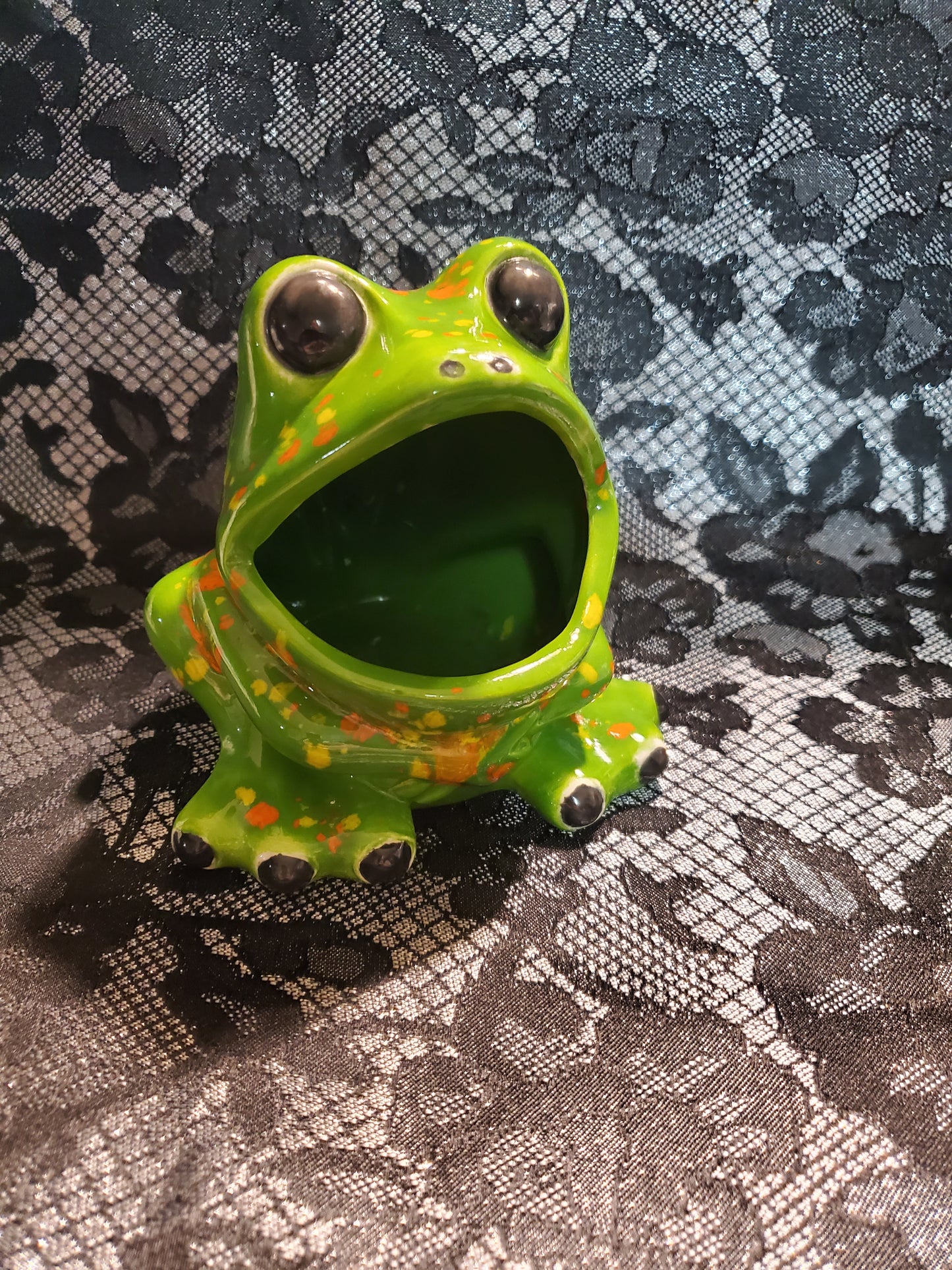 Vintage Ceramic Frogs