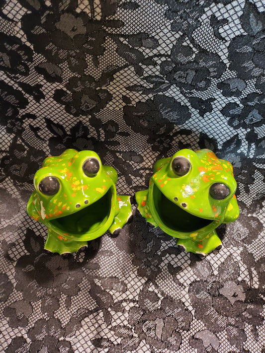 Vintage Ceramic Frogs